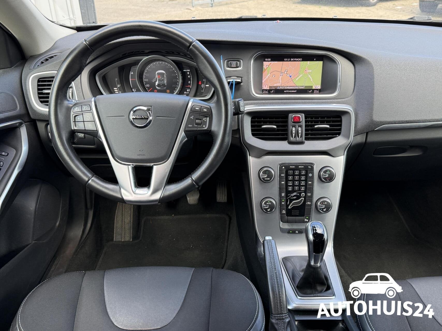 Volvo V40 2.0 T2 Nordic+, Auto's, Volvo, Voorwielaandrijving, Dealer onderhouden, Stof, Gebruikt