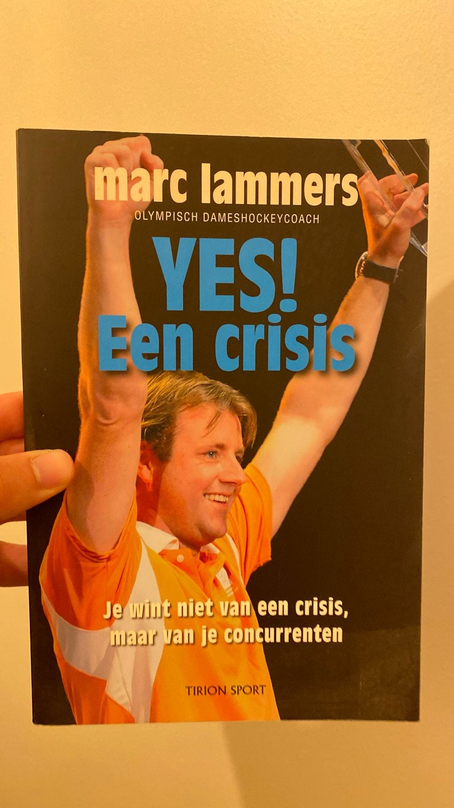 YES! Een crisis - Marc Lammers (Olympisch Dameshockeycoach), Ophalen of Verzenden, Gelezen, Overige sporten
