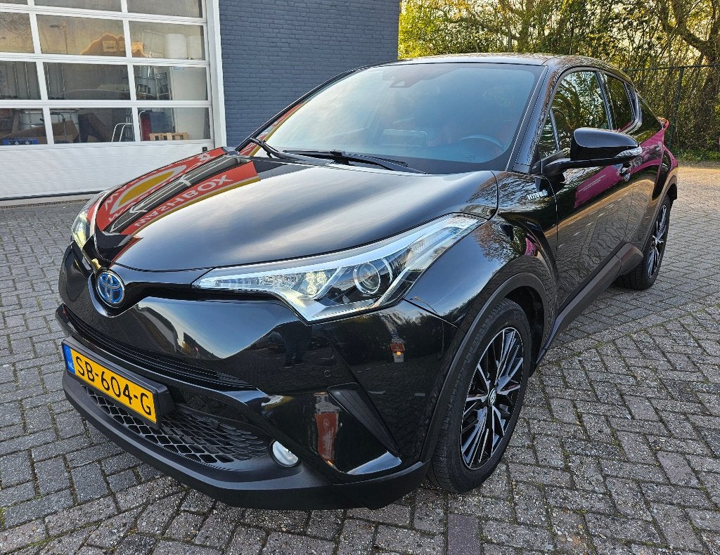 Toyota C-HR 1.8 Hybrid Selection/ 1 jaar garantie + Pechhulp, 725 kg, Euro 6, 4 cilinders, 26 km/l