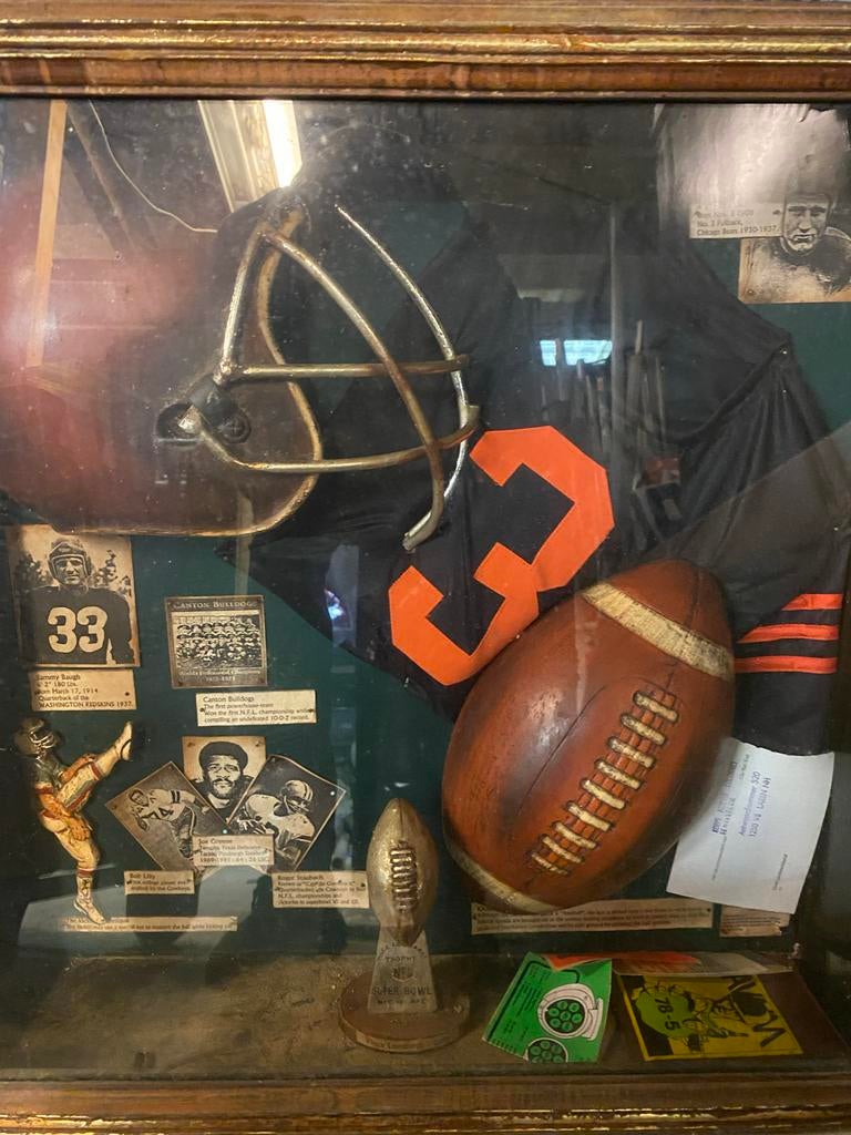 Amerikaans voetbal display met helm en shirt, Ophalen of Verzenden, Gebruikt, Overige sporten, Overige typen