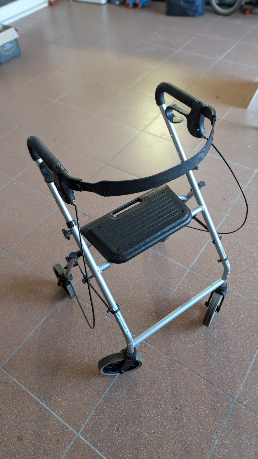 Prima Rollator, Ophalen