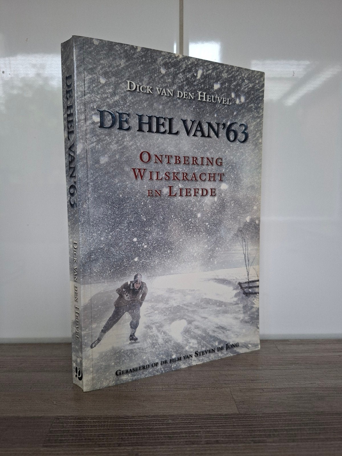 Dick van den Heuvel - De hel van '63, Ophalen of Verzenden, Zo goed als nieuw, Dick van den Heuvel