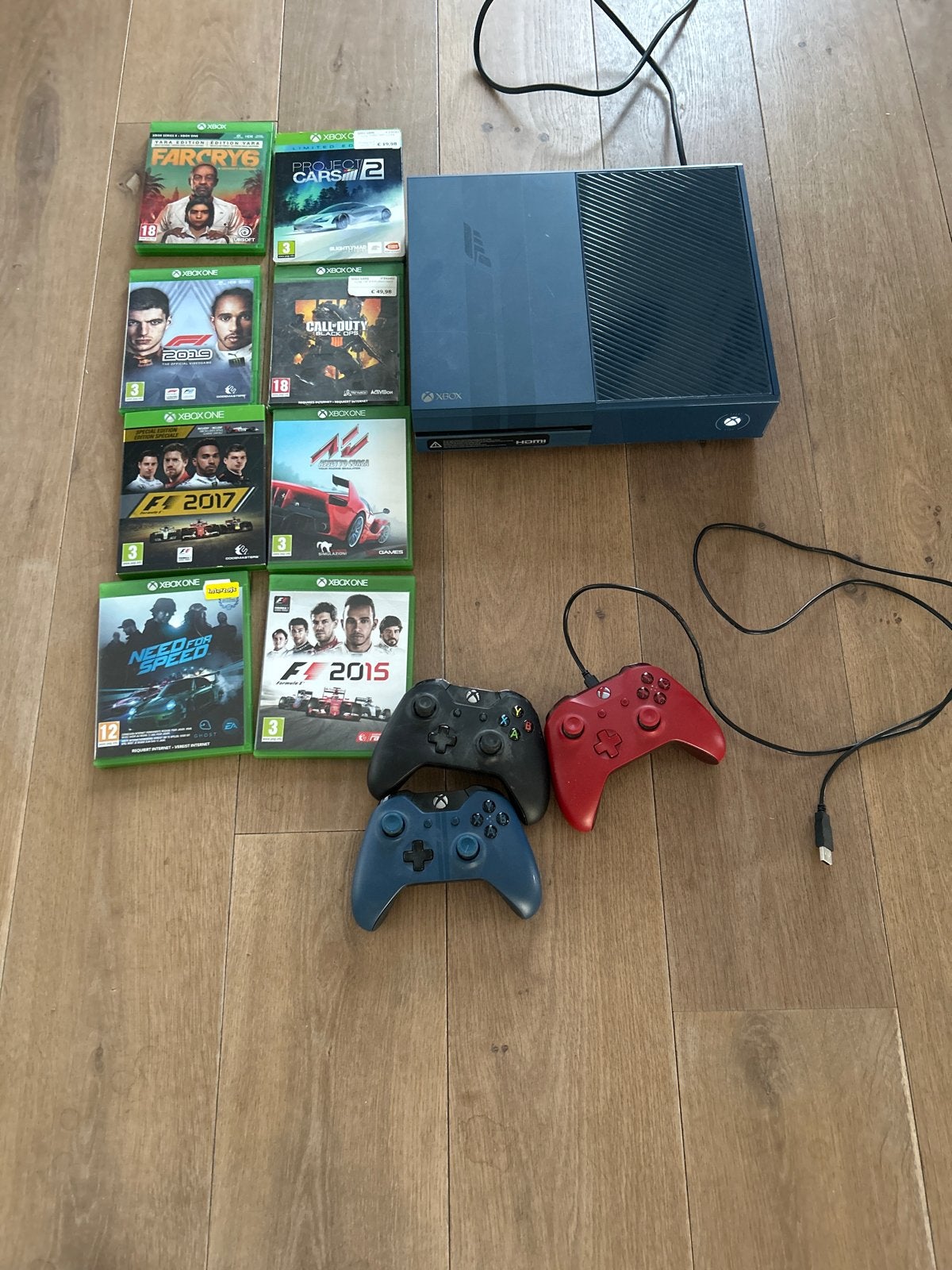 Xbox One Forza Motor Sport Edition, Ophalen of Verzenden, Gebruikt, Met 3 controllers of meer, Met games
