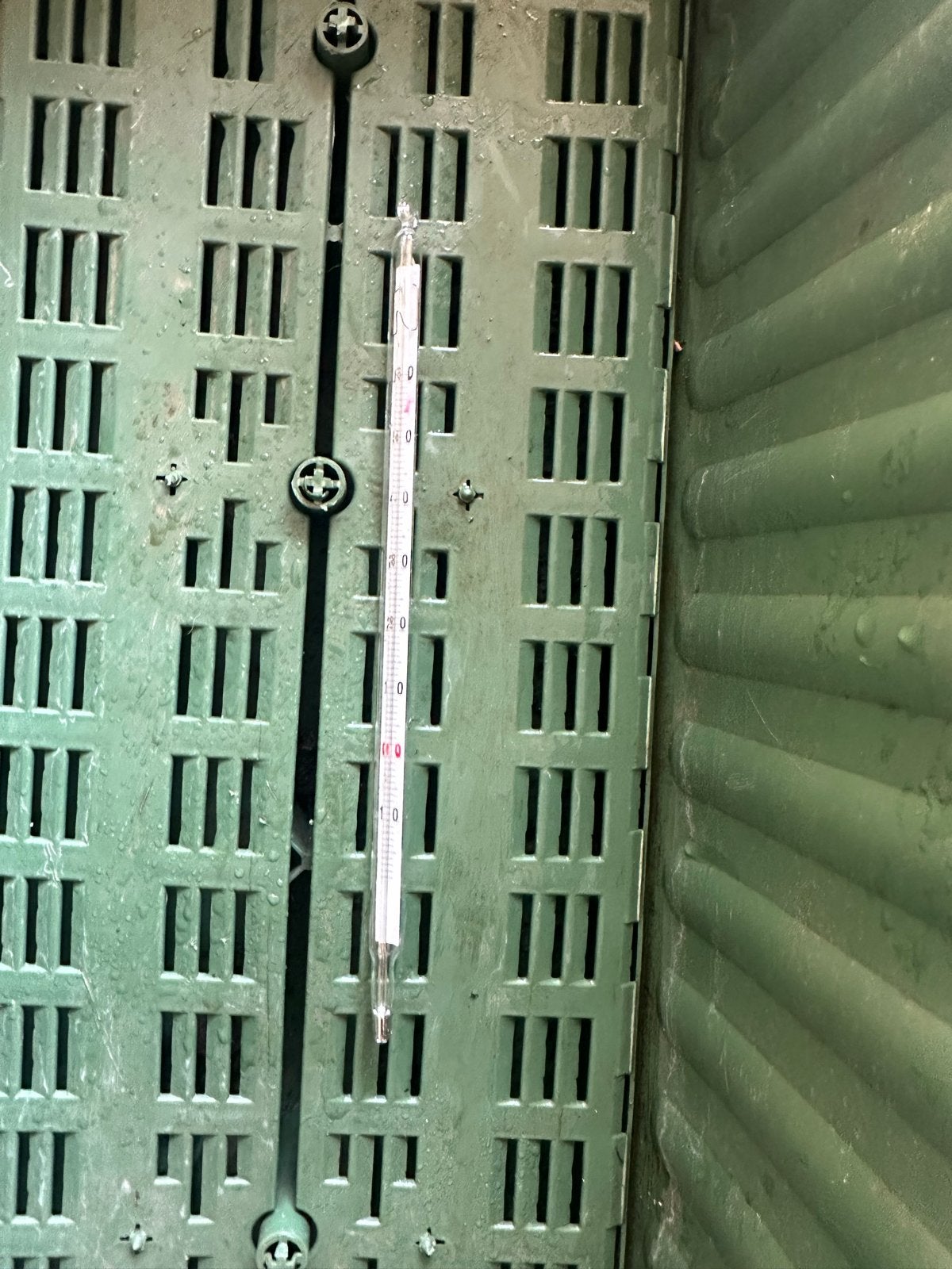 Groene plantenbak met watermeter en pot, Kunststof, Gebruikt, Ophalen of Verzenden, Binnen