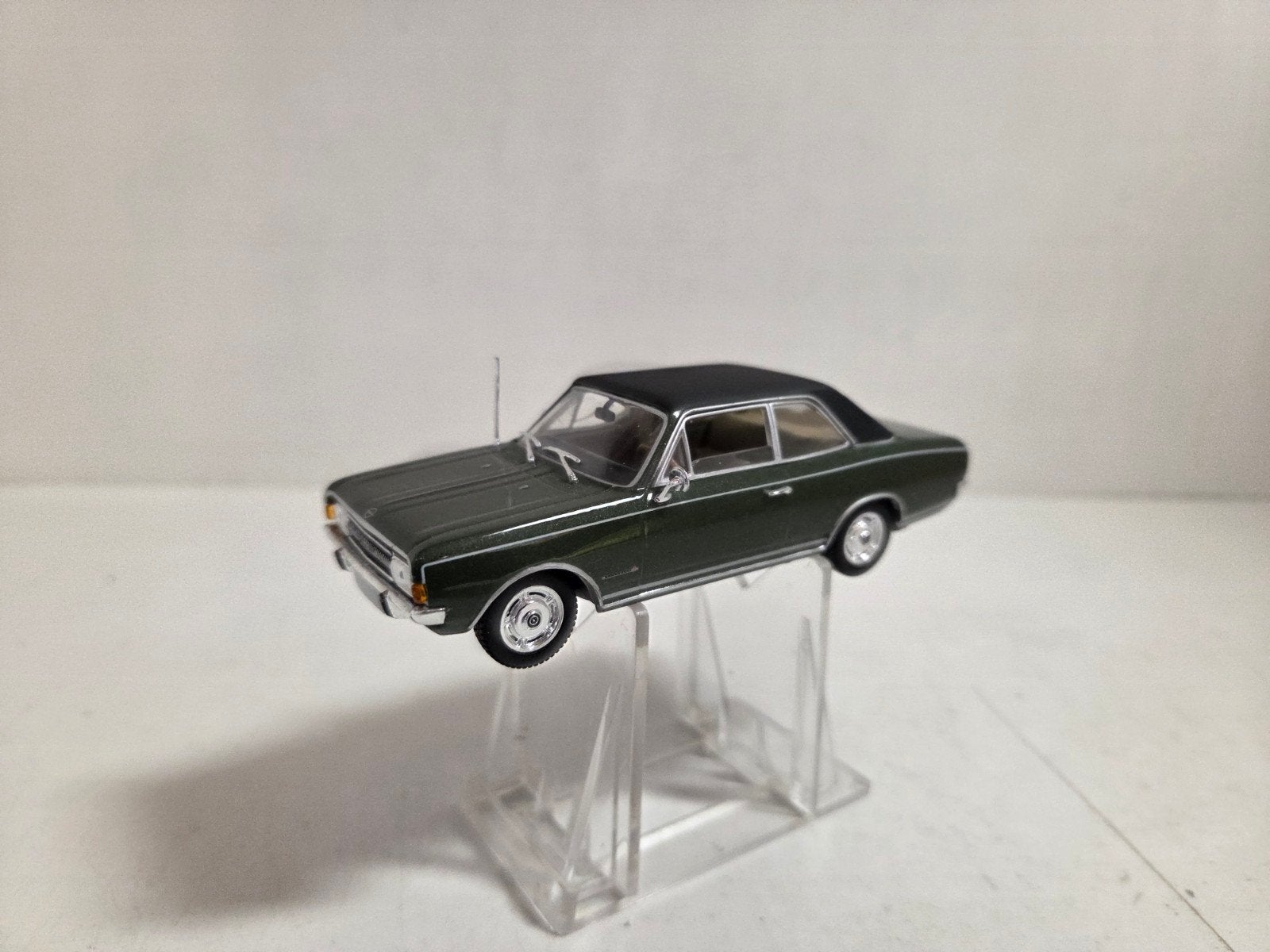Minichamps Opel Commodore, Auto, ., Ophalen of Verzenden, Zo goed als nieuw