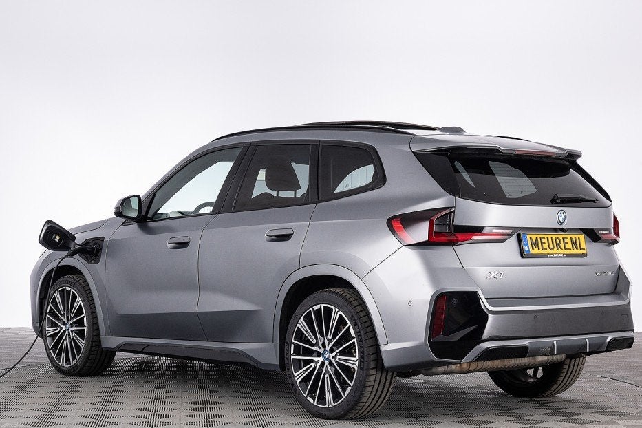 BMW X1 xDrive30e M-sport | LEDER | PANORAMADAK *MAT GRIJS*, 12 maanden, Gebruikt, Euro 6, 1 kg