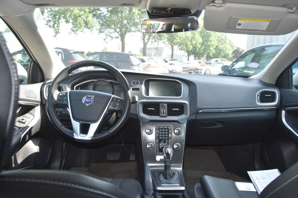 Volvo V40 1.6 T4 Momentum. Origineel Nederlands! (bj 2014), Auto's, Volvo, Gebruikt, 4 cilinders, 179 pk, Origineel Nederlands