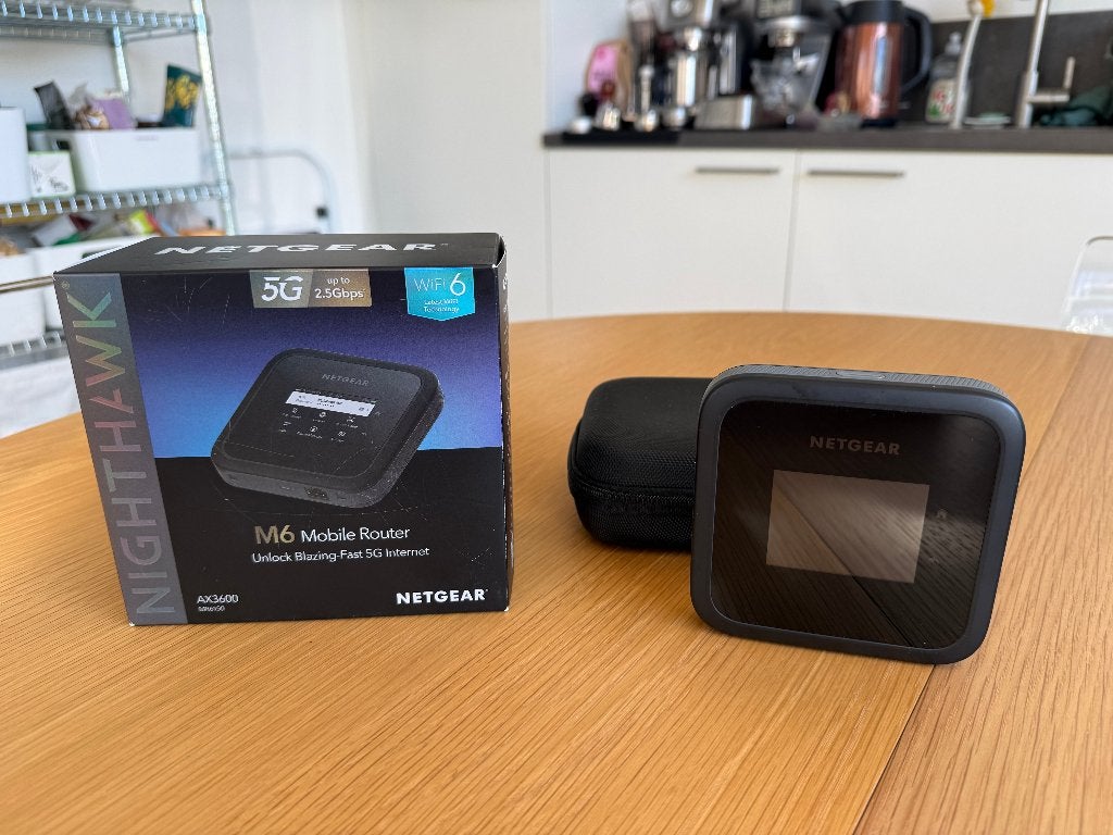 Netgear MR6150 5G router, Ophalen of Verzenden, Zo goed als nieuw, Router, NETGEAR