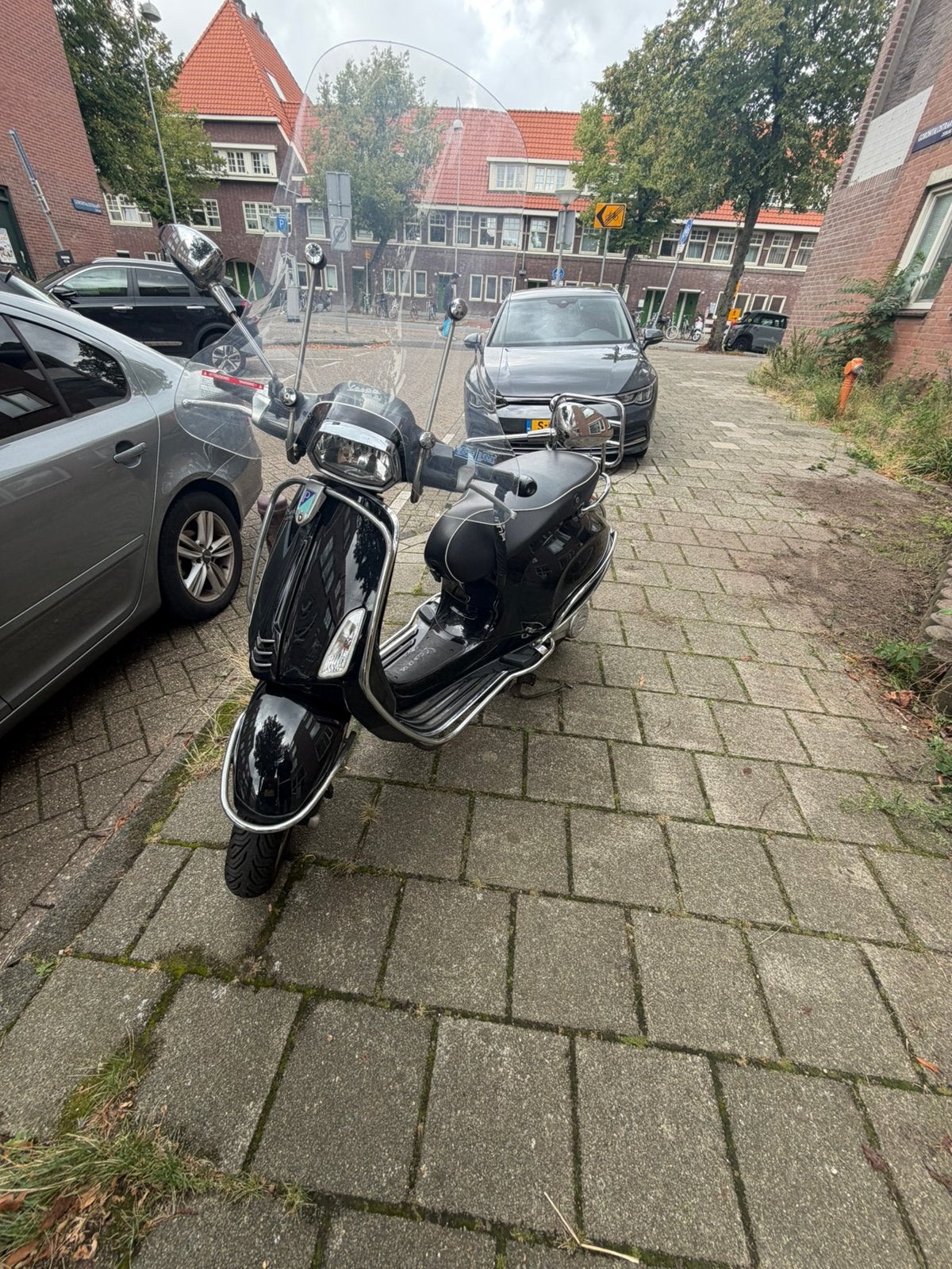 Vespa sprint 2019 Geel kenteken - Nette scooter, Fietsen en Brommers, Ophalen of Verzenden, Zo goed als nieuw