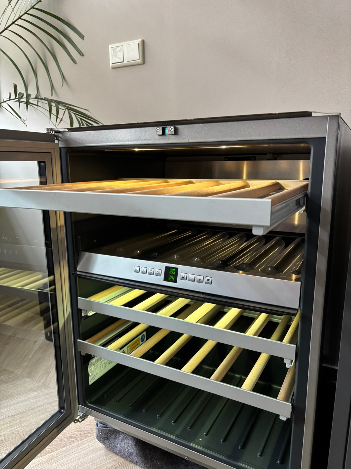Gaggenau wijnklimaatkast defect, Ophalen, Zonder vriesvak, 200 liter of meer, 160 cm of meer