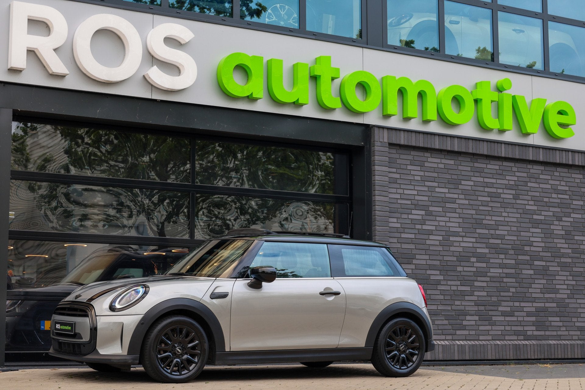 MINI 3-deurs 1.5 Cooper Classic | PANO | HUD | CAMERA | KEYL, Auto's, Mini, 136 pk, Gebruikt, Zwart, Bedrijf