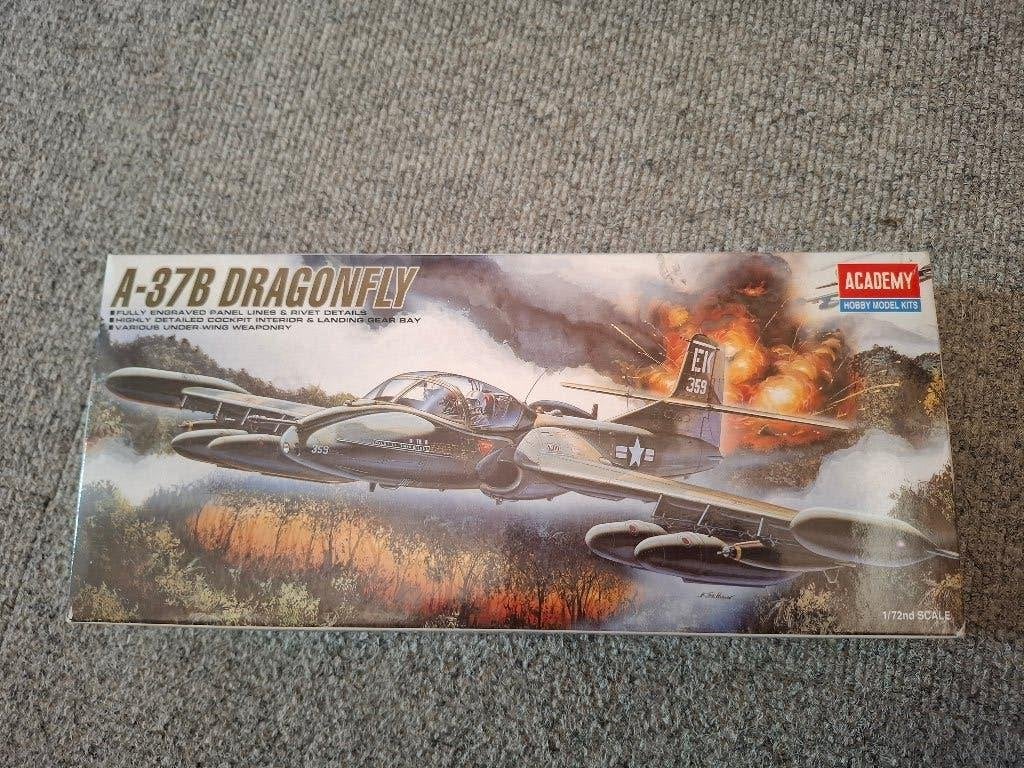 1/72 Academy A-37B Dragonfly geen decals, Hobby en Vrije tijd, Modelbouw | Vliegtuigen en Helikopters, Overige merken, 1:72 tot 1:144