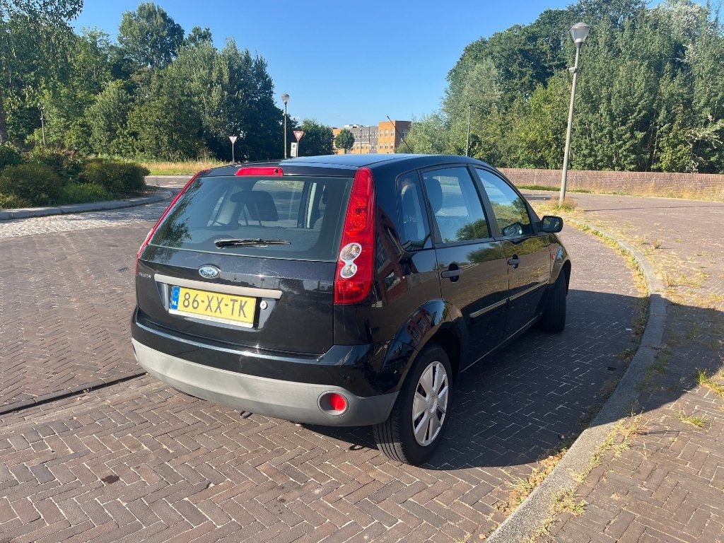 Ford Fiesta 1.3 5-deurs | Slechts 89.035 km | Nette staat, 100 kg, 1299 cc, 40 €/maand, 4 cilinders