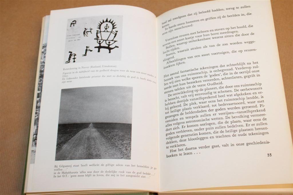Waren de Goden Kosmonauten? — Von Däniken 1969 Vintage, Boeken, Ophalen of Verzenden, Gelezen, Overige onderwerpen, Achtergrond en Informatie