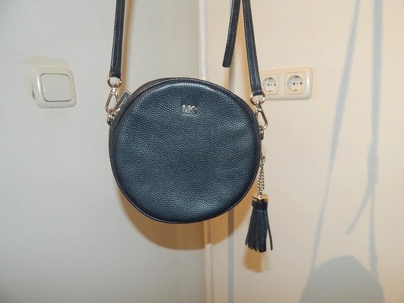 Michael Kors leren schoudertas rond model gouden hardware