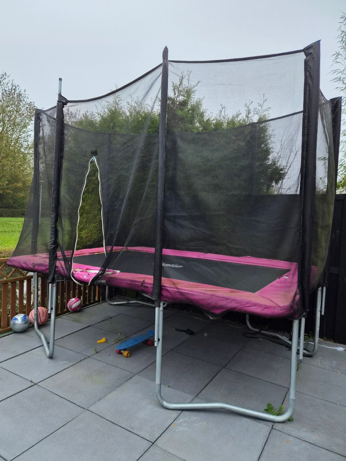Salta Trampoline 305 x 214 cm, Ophalen, Gebruikt