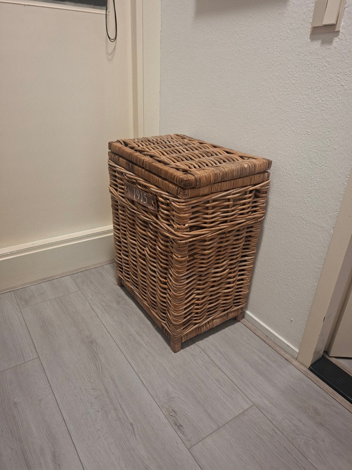Rotan opbergmand met deksel en linnen binnenvoering, Huis en Inrichting, Ophalen, Vintage, Zo goed als nieuw, Natuurlijk materiaal