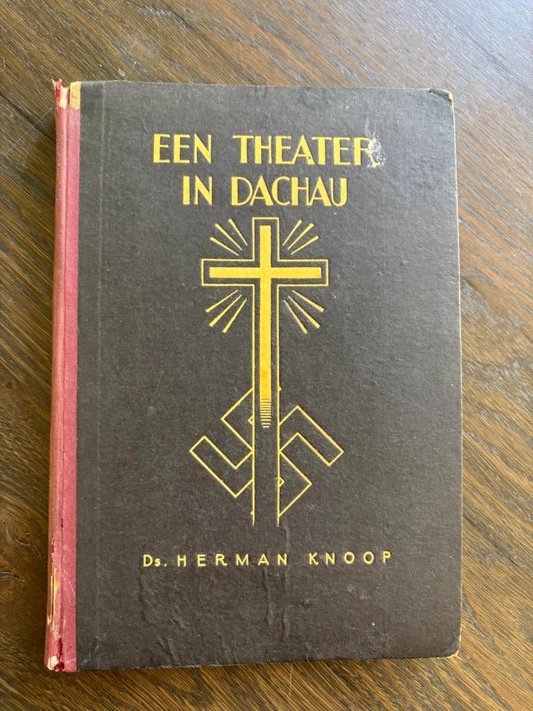 Een theater in Dachau ds H.Knoop, Boeken, Ophalen of Verzenden, Tweede Wereldoorlog, Zo goed als nieuw, Overige onderwerpen