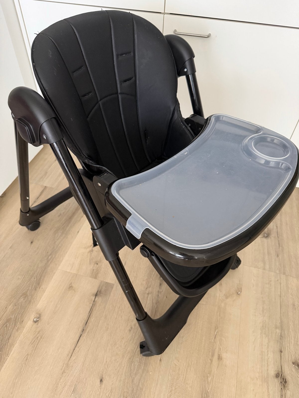 Zwarte kinderstoel met afneembaar eetblad, Kinderen en Baby's, Kinderstoelen, Ophalen, Gebruikt, Overige typen, Afneembaar eetblad