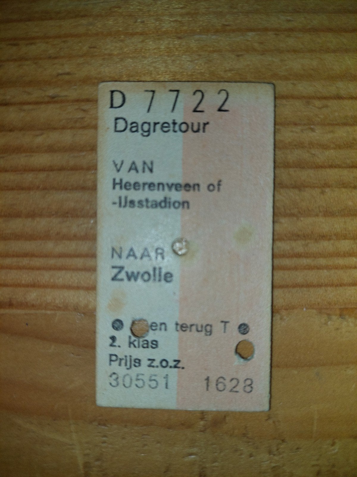 Kartonnen treinkaartje 16-06-1980 met stempels en knipgaten, Ophalen of Verzenden, Zo goed als nieuw, Trein, Overige typen