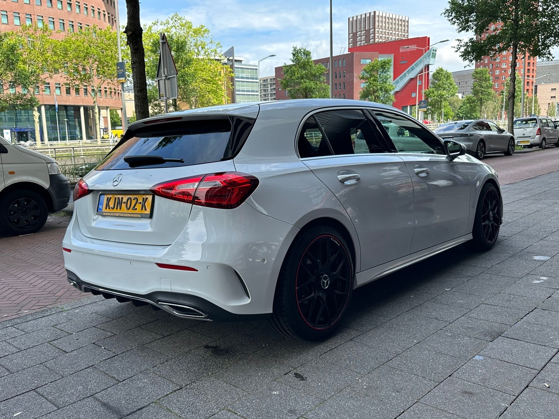 Mercedes-Benz A-klasse Amg 180 Aut Navi Sfeerverlichting 19', Auto's, Mercedes-Benz, 136 pk, Gebruikt, 4 cilinders, Wit