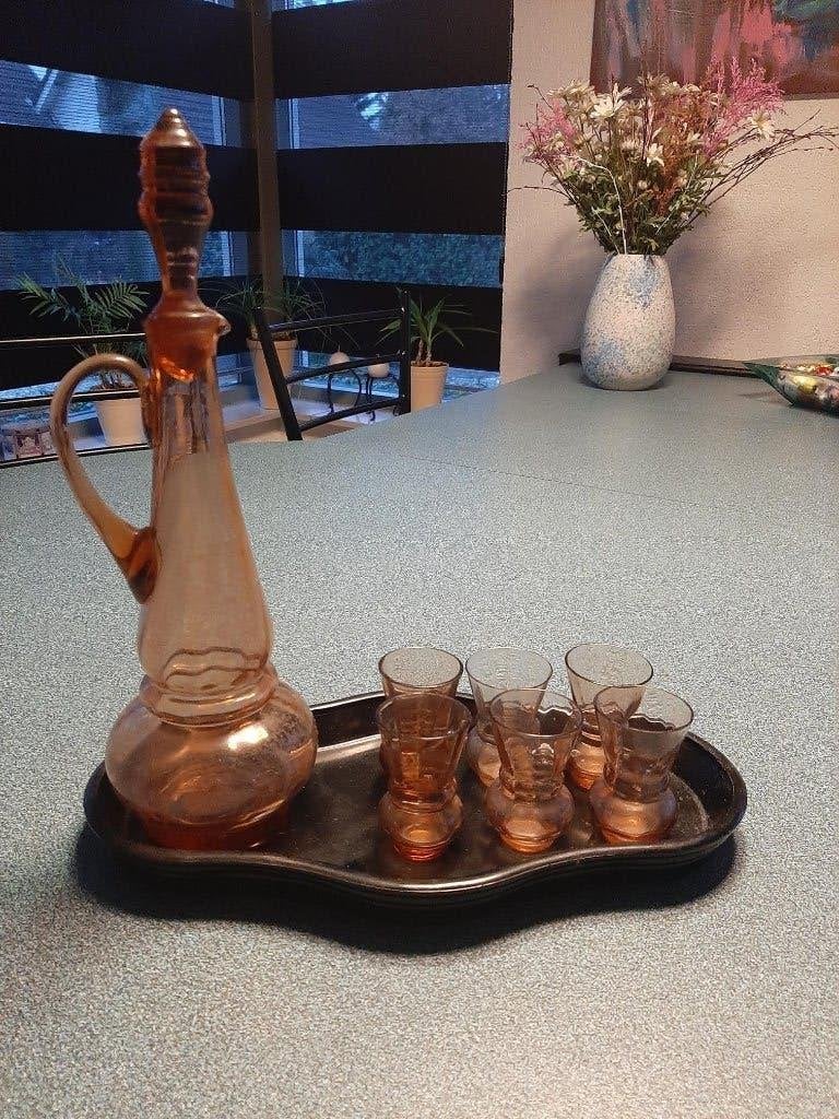 Glas bruin karaf met borrelglaasjes + bakelieten planchet, Antiek en Kunst, Antiek | Glas en Kristal, Ophalen of Verzenden