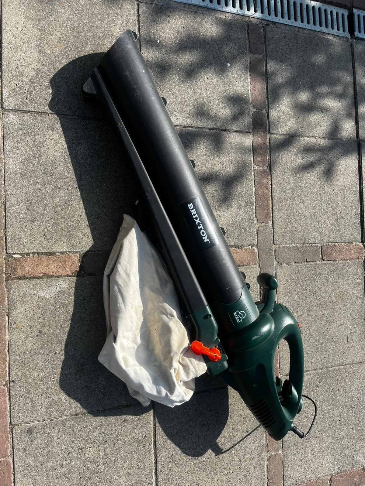 Brixton krachtige bladblazer / bladzuiger 2200W €15, Ophalen, Gebruikt, Met opvangzak, Handgedragen