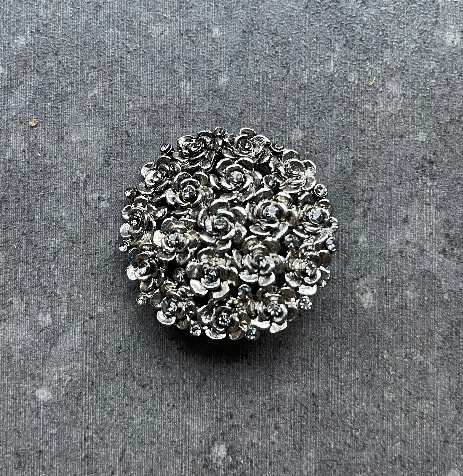 zilverkleurige broche met strass, Sieraden, Tassen en Uiterlijk, Broches, Overige materialen, Ophalen of Verzenden, Zo goed als nieuw