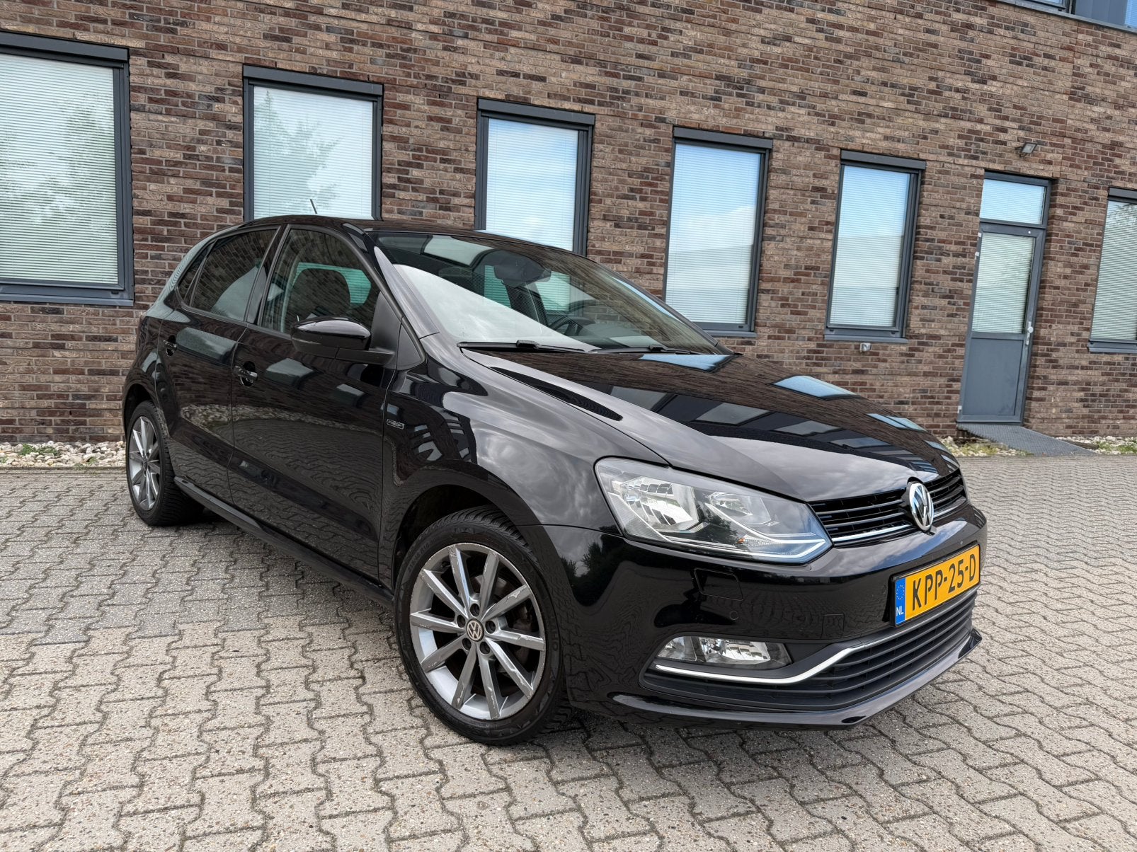 Volkswagen Polo FRESH 1.2 TSI 5DRS 2015 Airco Cruise PDC, Stof, 4 cilinders, Zwart, Handgeschakeld