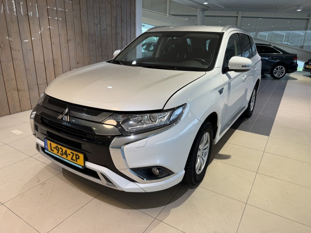 Mitsubishi Outlander 2.4 PHEV Pure (bj 2021, automaat), Automaat, Euro 6, 4 cilinders, 1865 kg