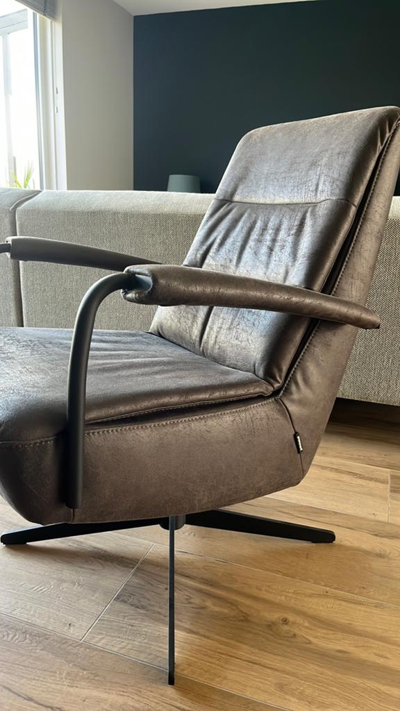 Te koop fauteuil van Prominent, Huis en Inrichting, Fauteuils, Ophalen, Minder dan 75 cm, Leer, Zo goed als nieuw