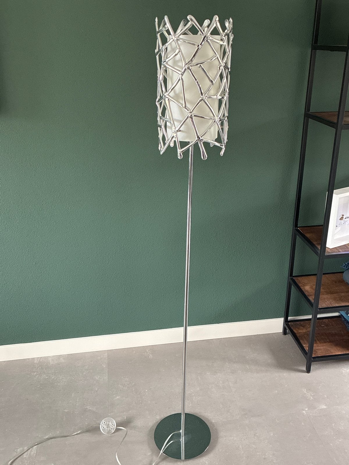 Moderne vloerlamp met uniek design, Huis en Inrichting, Ophalen, Gebruikt, Overige materialen, E27 (groot)