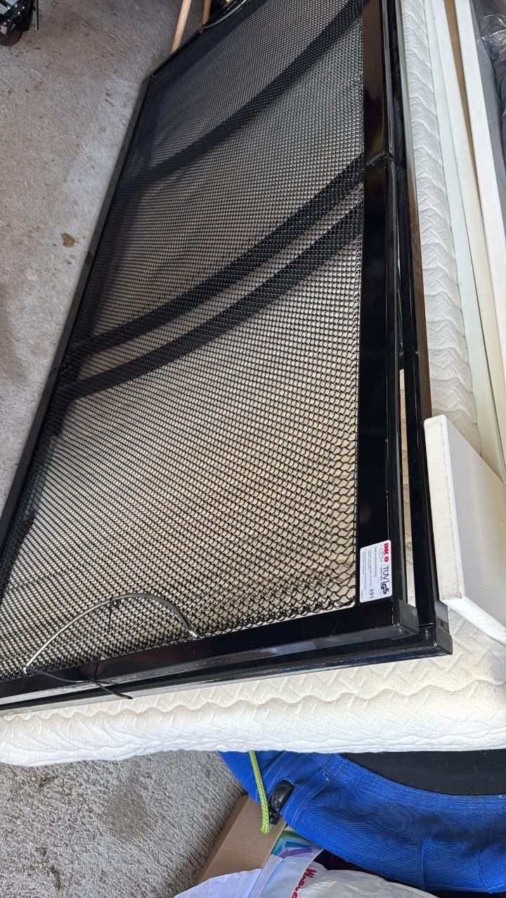 Gratis 1 persoons matras en bed spiraal verstelbaar, Ophalen, 90 cm, Eenpersoons, Zo goed als nieuw