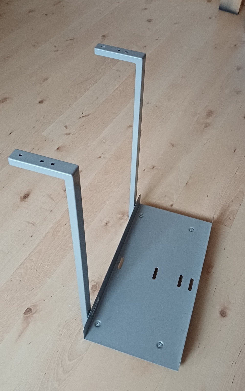 IKEA SUMMERA CPU Houder - Grijs, Ophalen, Gebruikt, 70 tot 120 cm, Modern, Functioneel