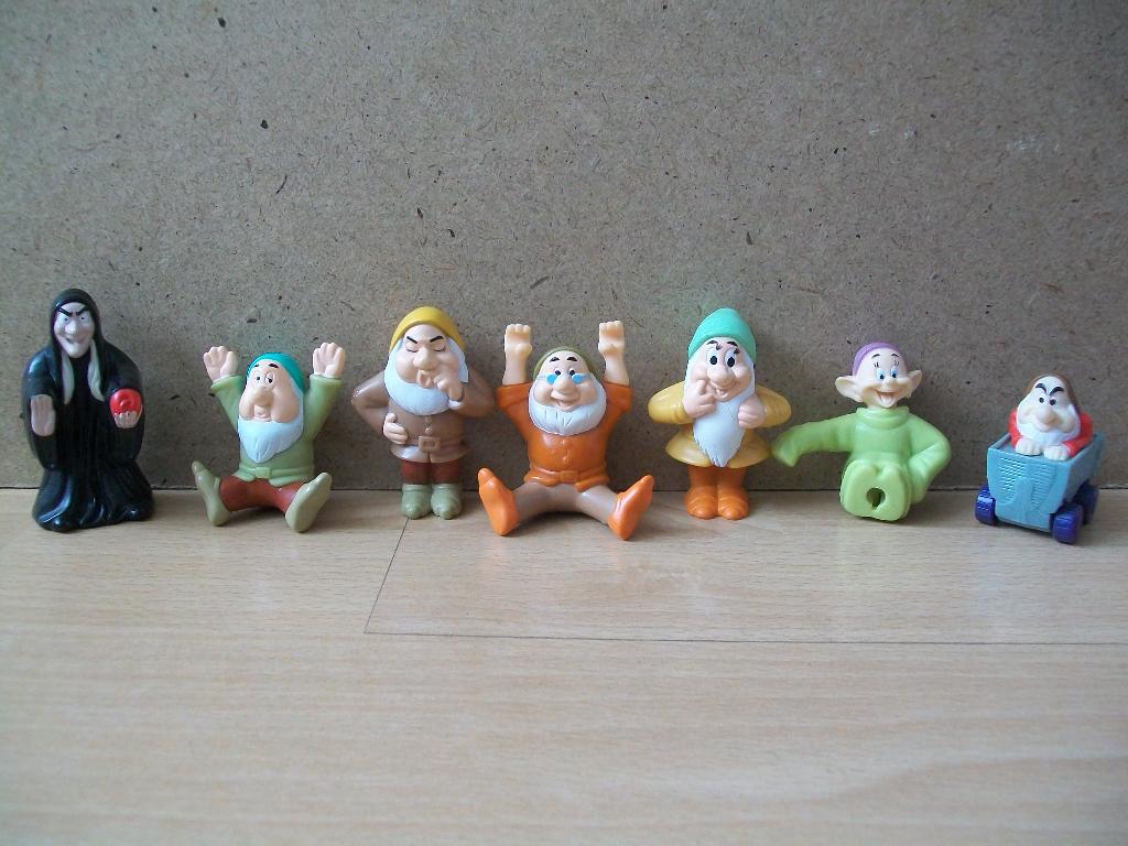 McDonald's speeltjes 6 dwergen heks uit Sneeuwwitje z.g.a.n., Verzamelen, Ophalen of Verzenden, Sneeuwwitje of Doornroosje, Zo goed als nieuw