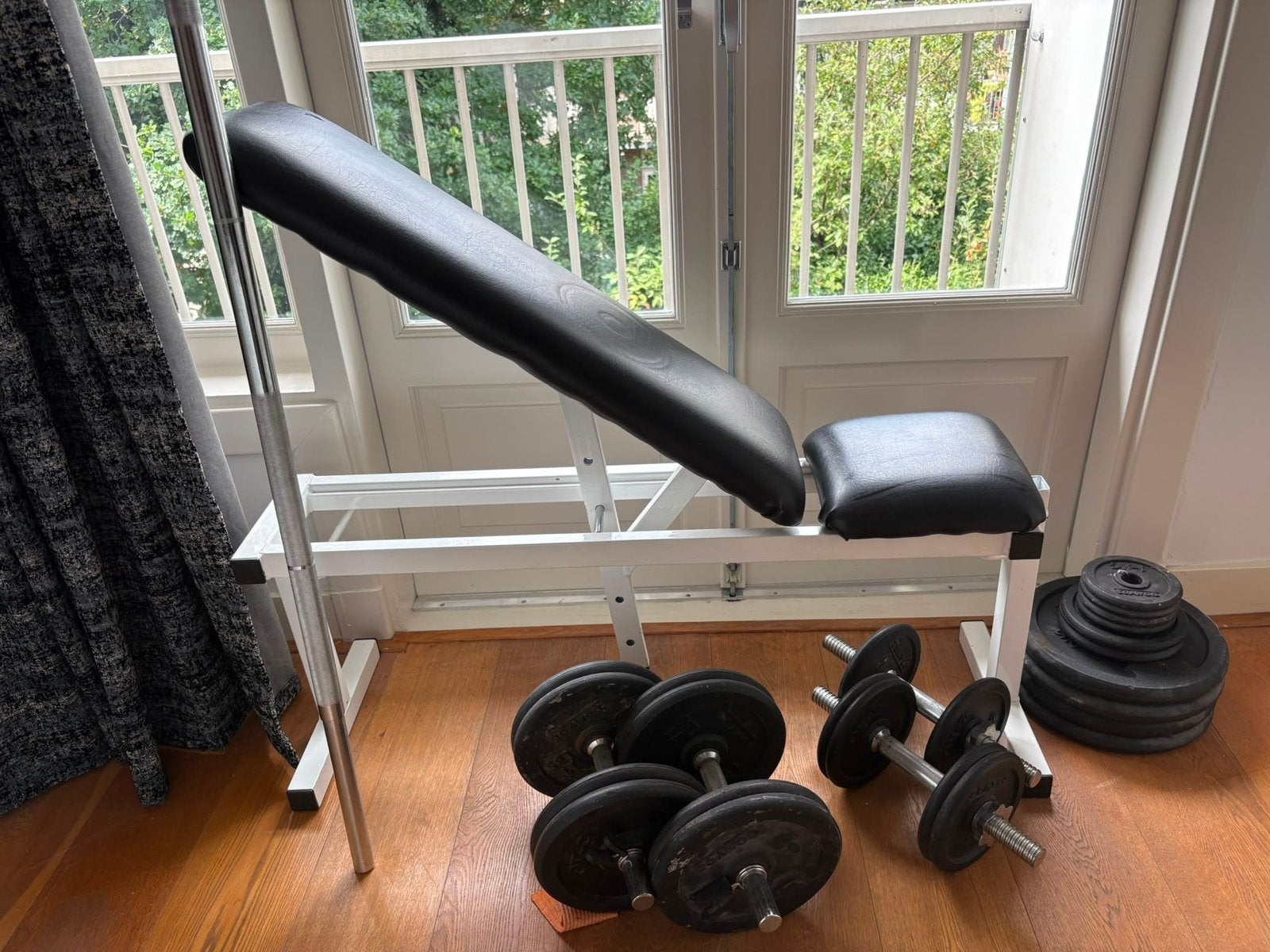 Fitnessbank met halterstang, dumbbells en gewichten, Ophalen, Gebruikt, Armen, Fitnessbank