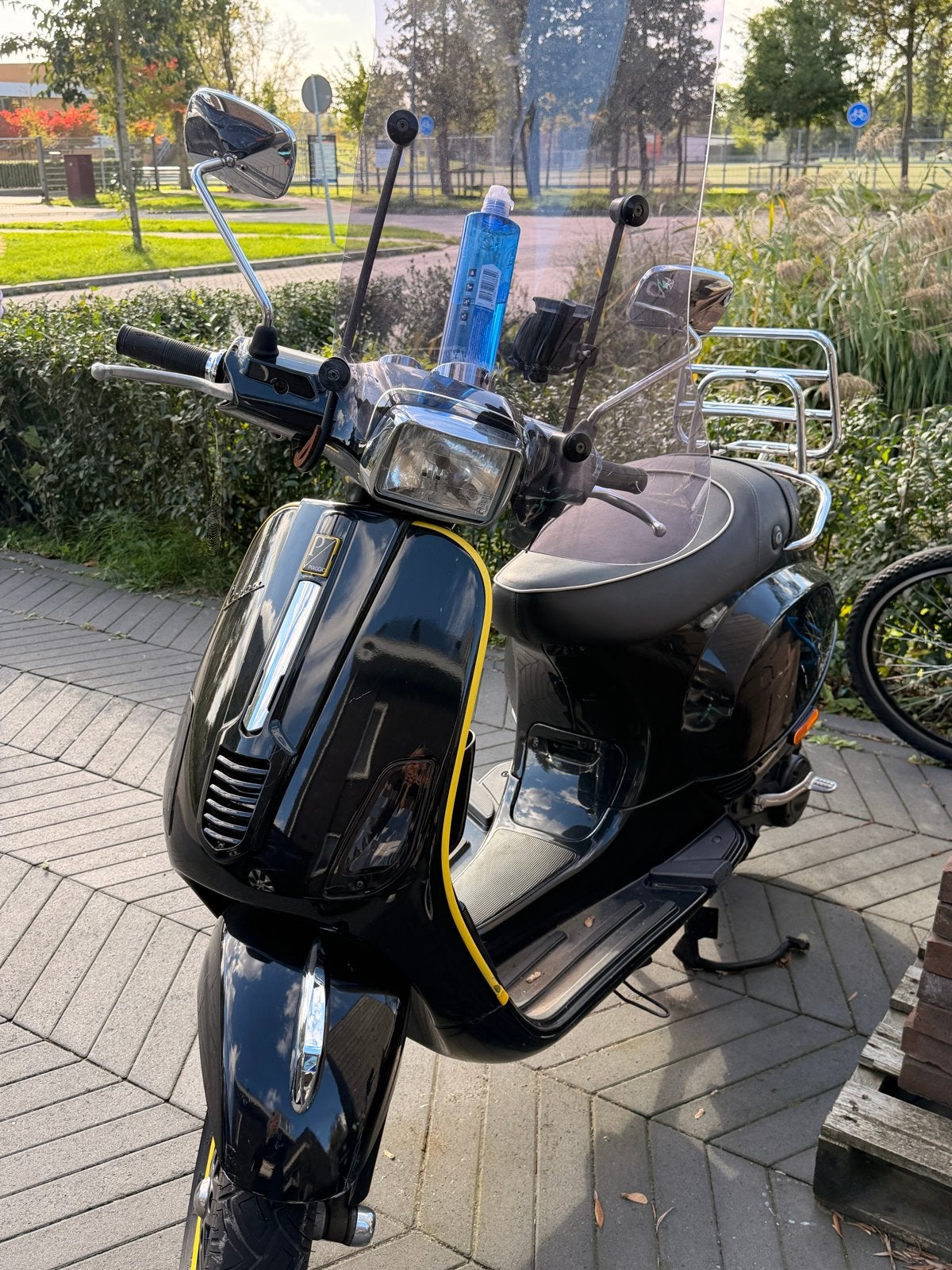 Vespa LX 50cc - Zwart met gele accenten, Gebruikt, Maximaal 45 km/u, Ophalen of Verzenden, Benzine