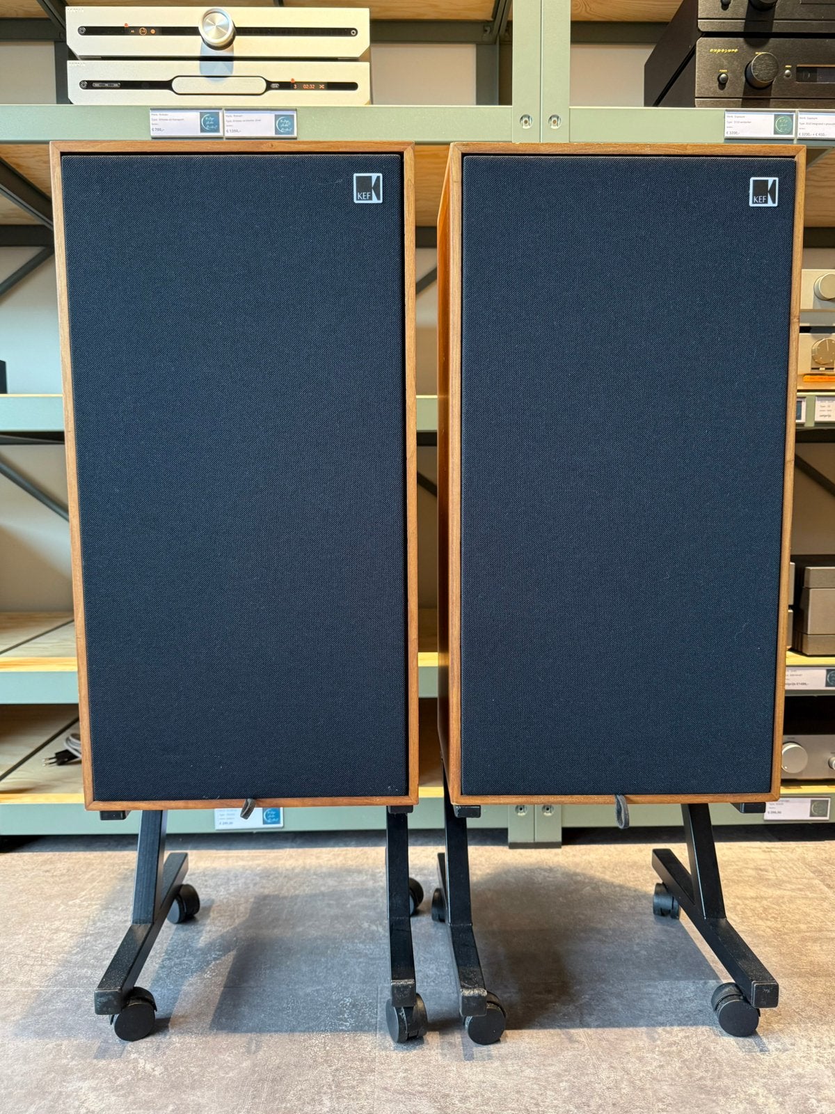 KEF 104aB, zeer mooi, incl.stands, met garantie, Contact@vintageaudiobreda.nl, Zo goed als nieuw, KEF, Bosschendijk 193b, Oudenbosch