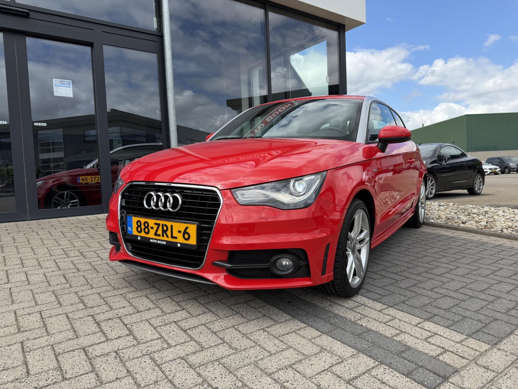 Audi A1 1.2TFSi 86PK 2X S-LINE NAVI/CLIMA/PDC/S&S/ S-LINE KU, Voorwielaandrijving, Euro 5, 86 pk, Zwart