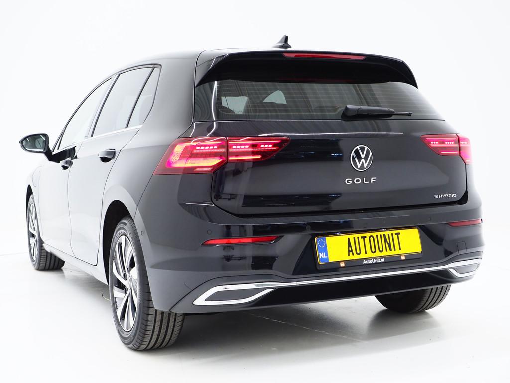 Volkswagen Golf 1.4 eHybrid Style 204PK | Massage | Head Up, 1490 kg, Gebruikt, 4 cilinders, Zwart