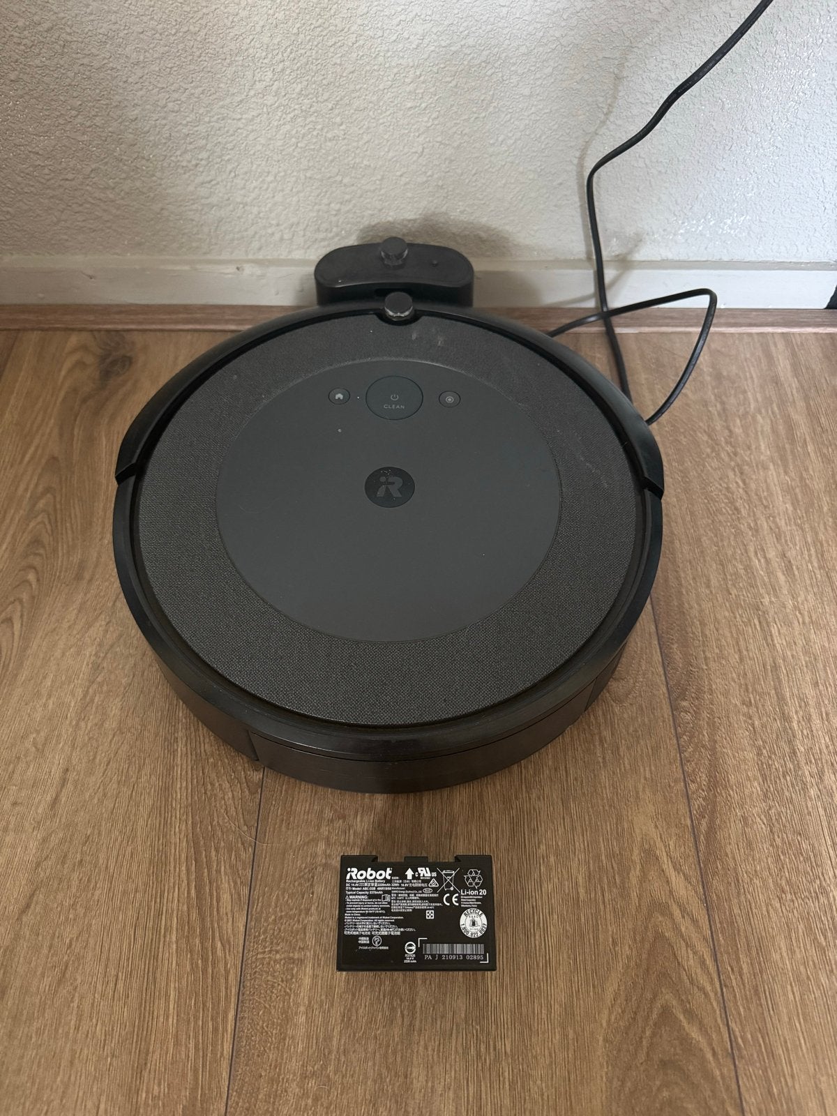 iRobot Roomba i3 (2022) - Z.g.a.n. met extra accu, Ophalen, IRobot, Zo goed als nieuw, Robotstofzuiger