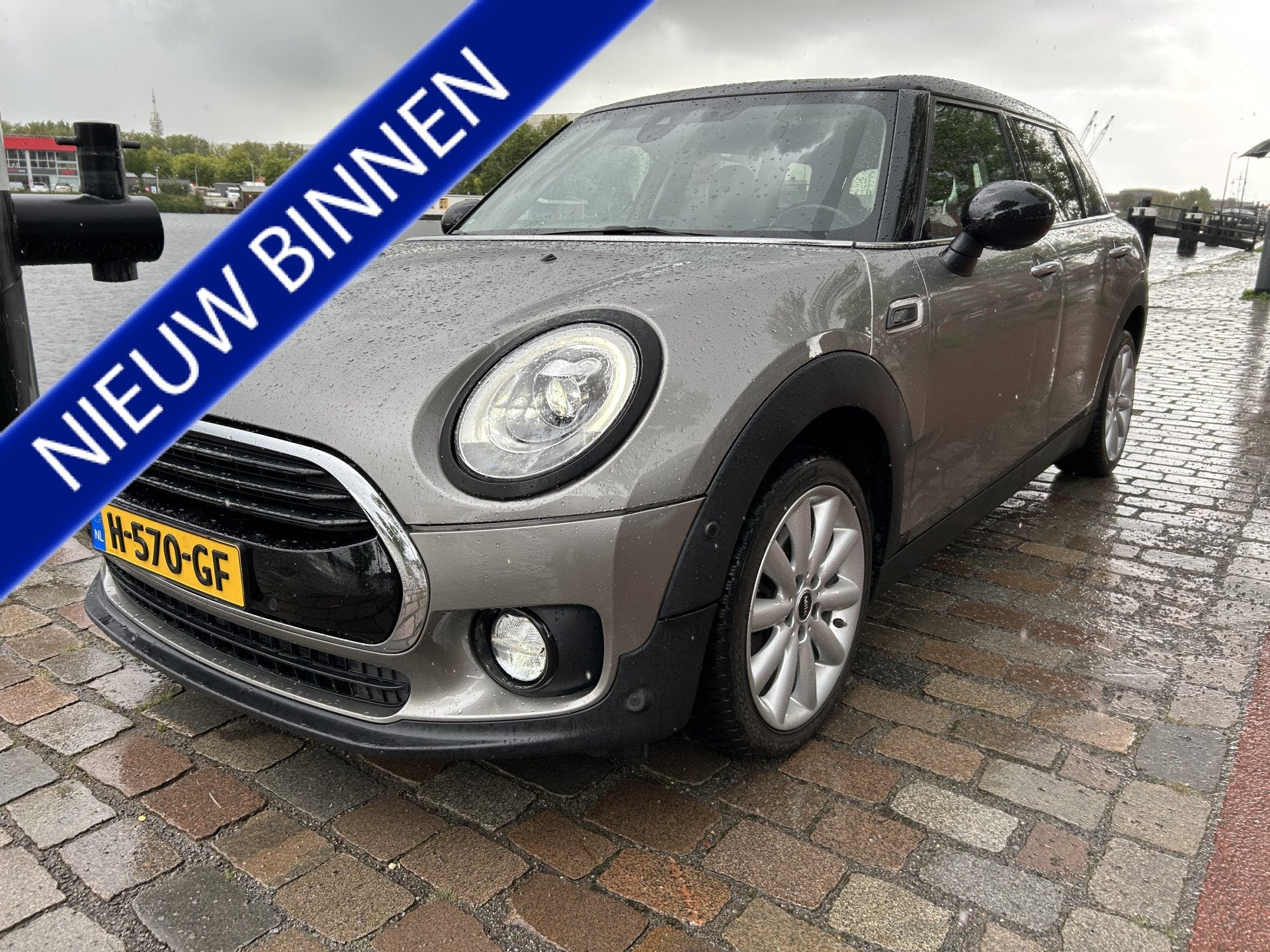 MINI Clubman 1.5 Cooper Pepper Serious Business Navigatie Ai, Auto's, Voorwielaandrijving, Gebruikt, Handgeschakeld, 19 km/l