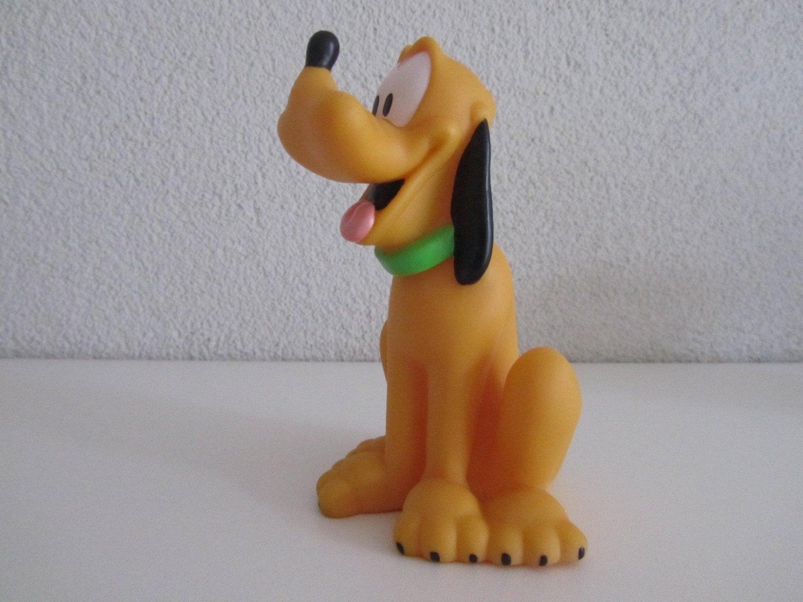 Leuke rubberen Pluto van Disney, Ophalen of Verzenden, Goofy of Pluto, Zo goed als nieuw, Beeldje of Figuurtje