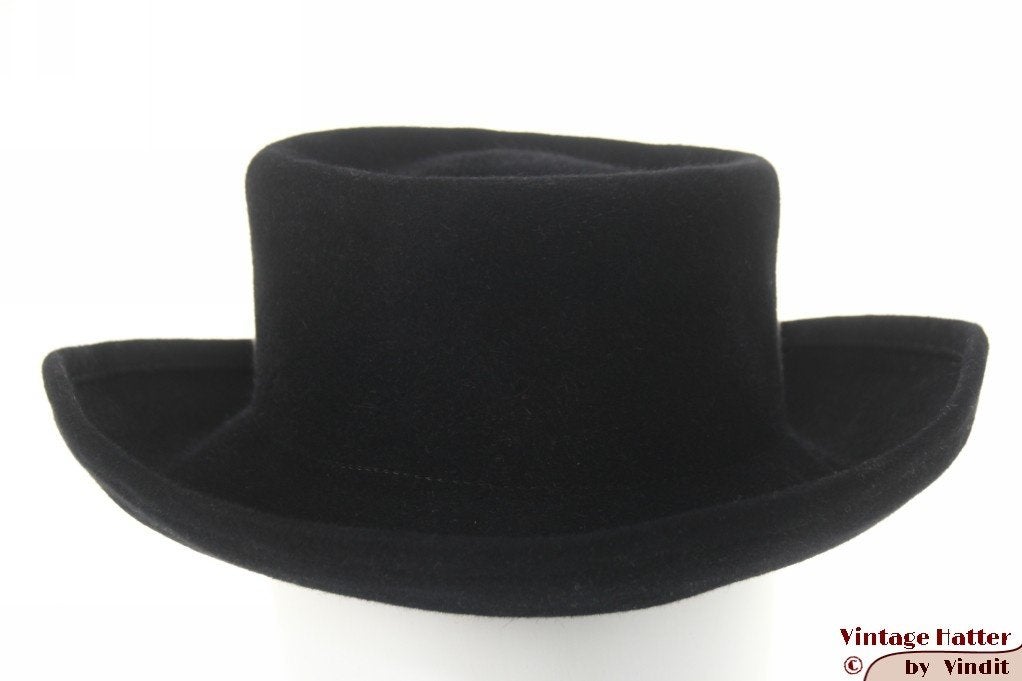 Vintage Dameshoed Seeberger zwart velour 56 gratis verzenden, 56 of 57 cm (M, 7 of 7⅛ inch), Hoed, Ophalen of Verzenden, Zo goed als nieuw
