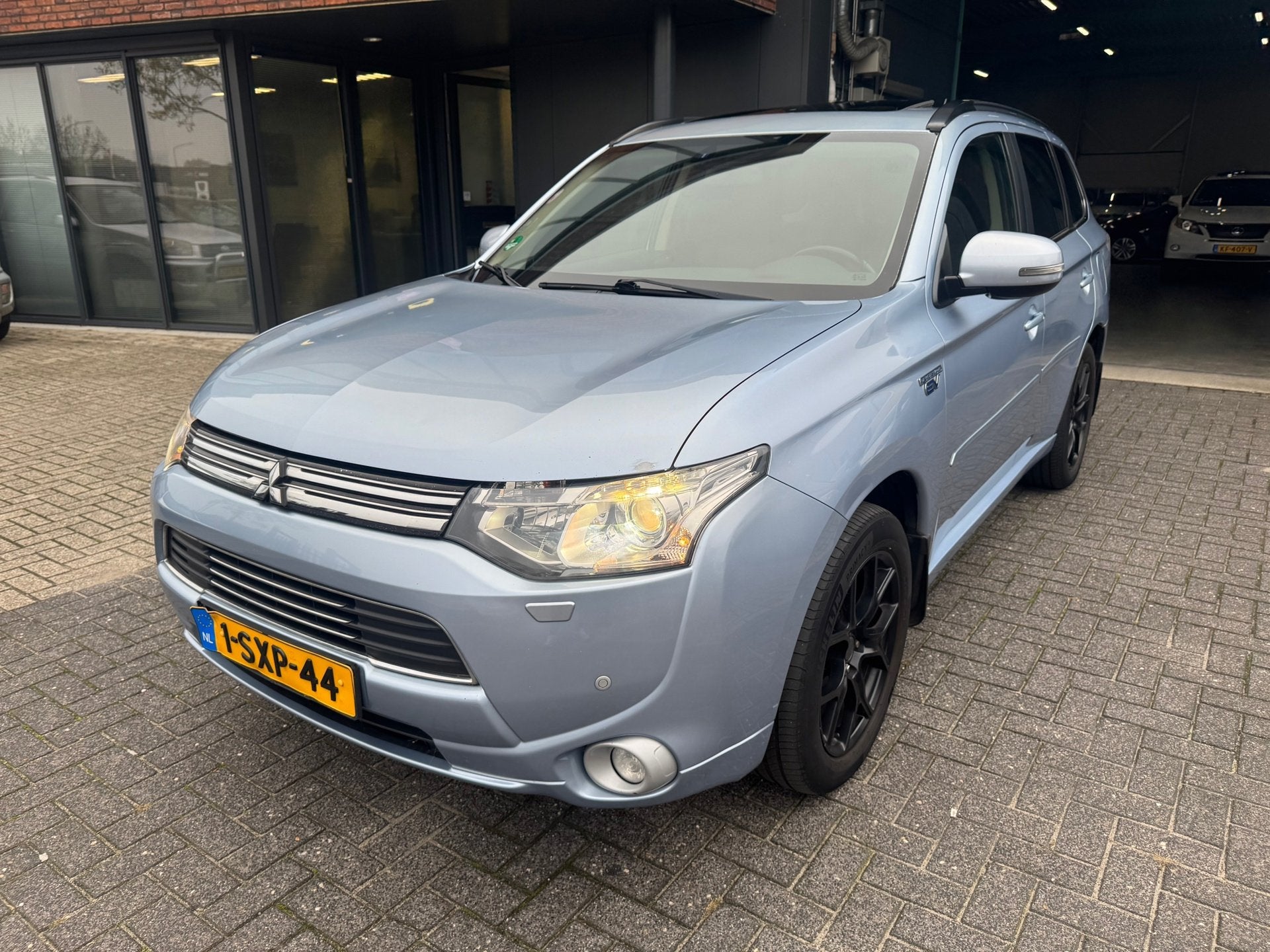 Mitsubishi Outlander 2.0 PHEV instyle S DAK LEDER CAMERA TRE, Auto's, 4 cilinders, Blauw, Vierwielaandrijving, Hybride Elektrisch/Benzine