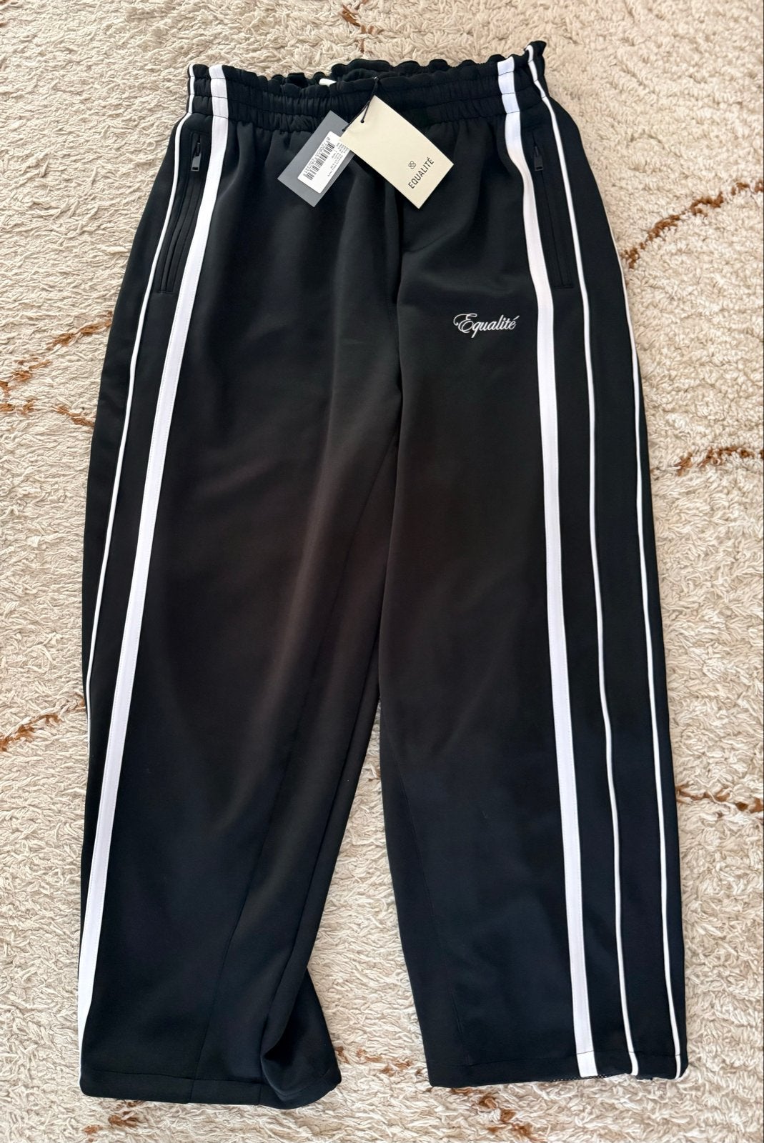 EQUALITÉ Track Pants Zwart Maat L Nieuw met kaartjes, Ophalen of Verzenden, Nieuw, Zwart