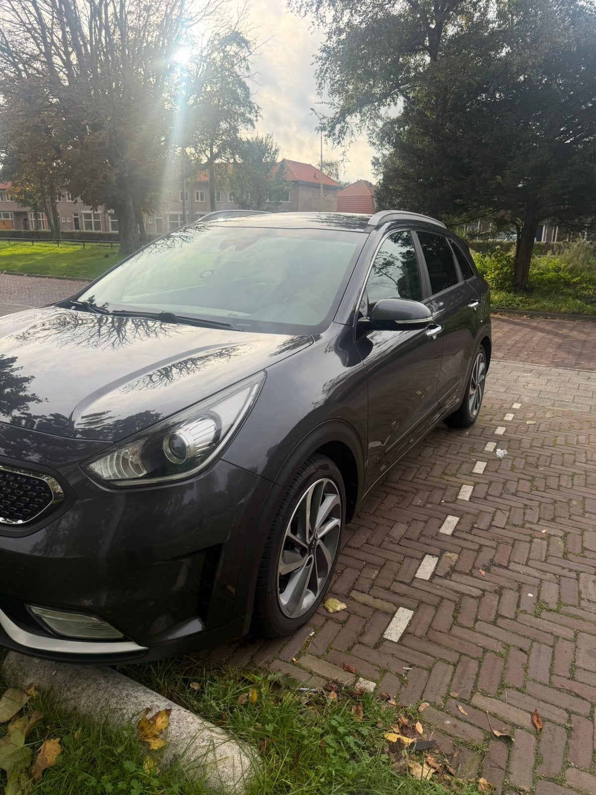 Kia Niro 1.6 GDi Hybrid 141pk Dct6 2018 Grijs, Auto's, 1580 cc, 23 km/l, Origineel Nederlands, 75 €/maand