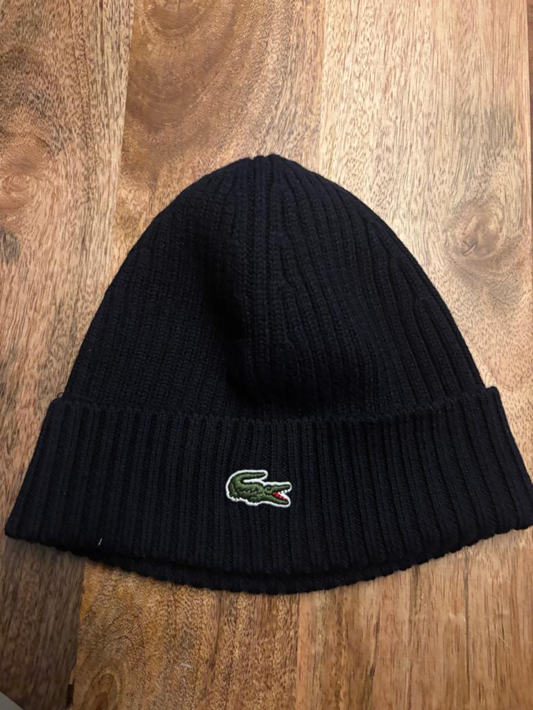 Lacoste Muts - Donkerblauw met Krokodil Logo, Kleding | Dames, Ophalen of Verzenden, Zo goed als nieuw, Maat 38/40 (M), Muts