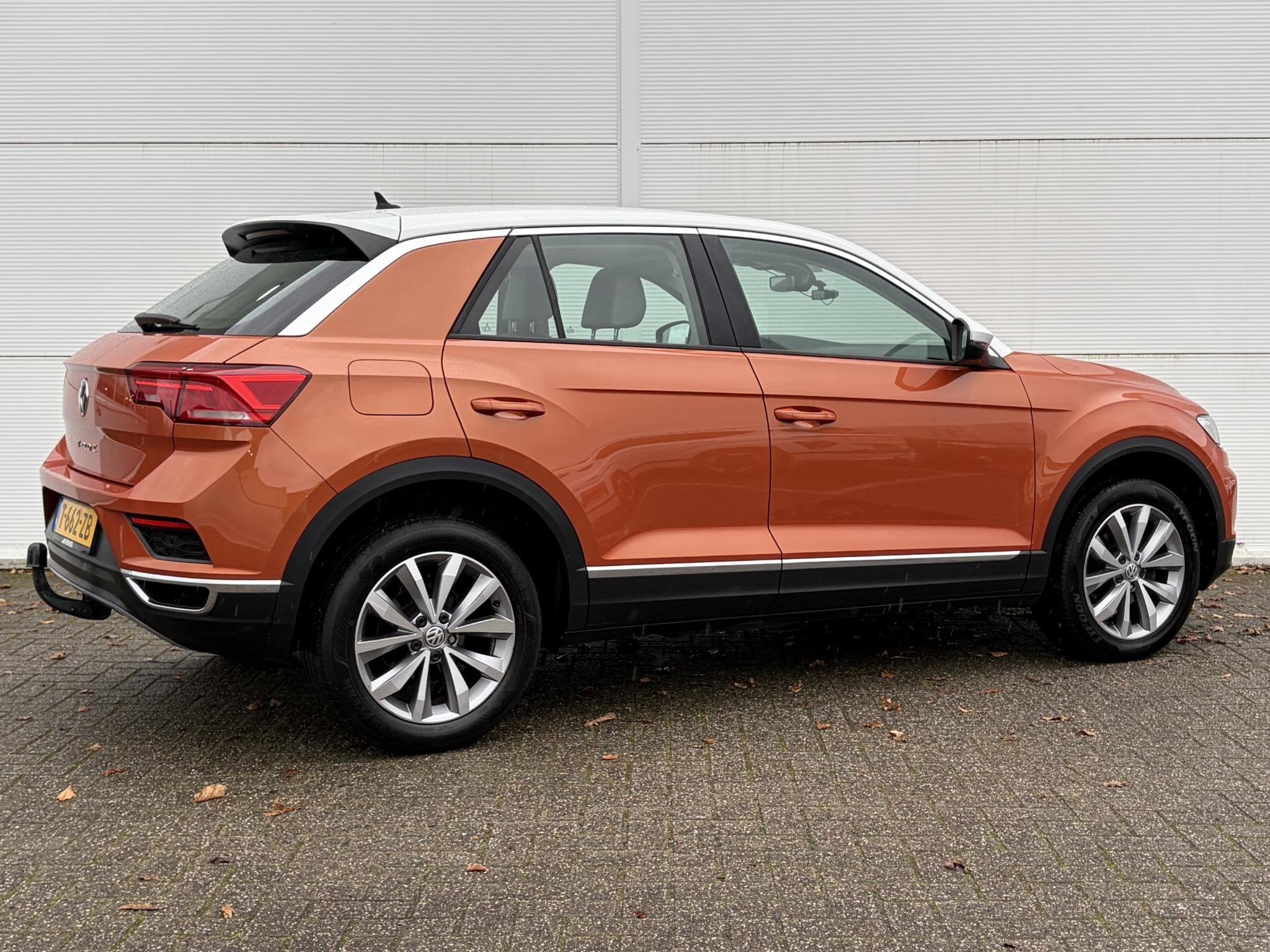 Volkswagen T-Roc 1.5 TSI Sport / Trekh Afn 1500 kg / Leer /, Auto's, Volkswagen, Voorwielaandrijving, Euro 6, 150 pk, Leder