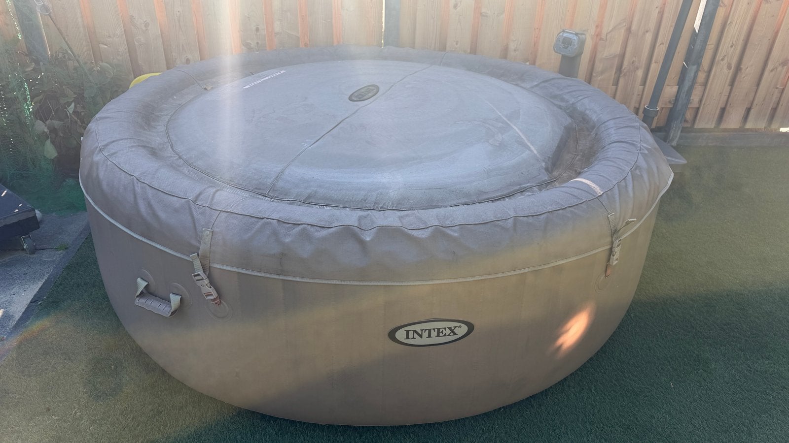 Intex PureSpa Opblaasbare Jacuzzi met Pomp en Afdekzeil, Ophalen, Gebruikt, Afdekzeil, Opblaasbaar